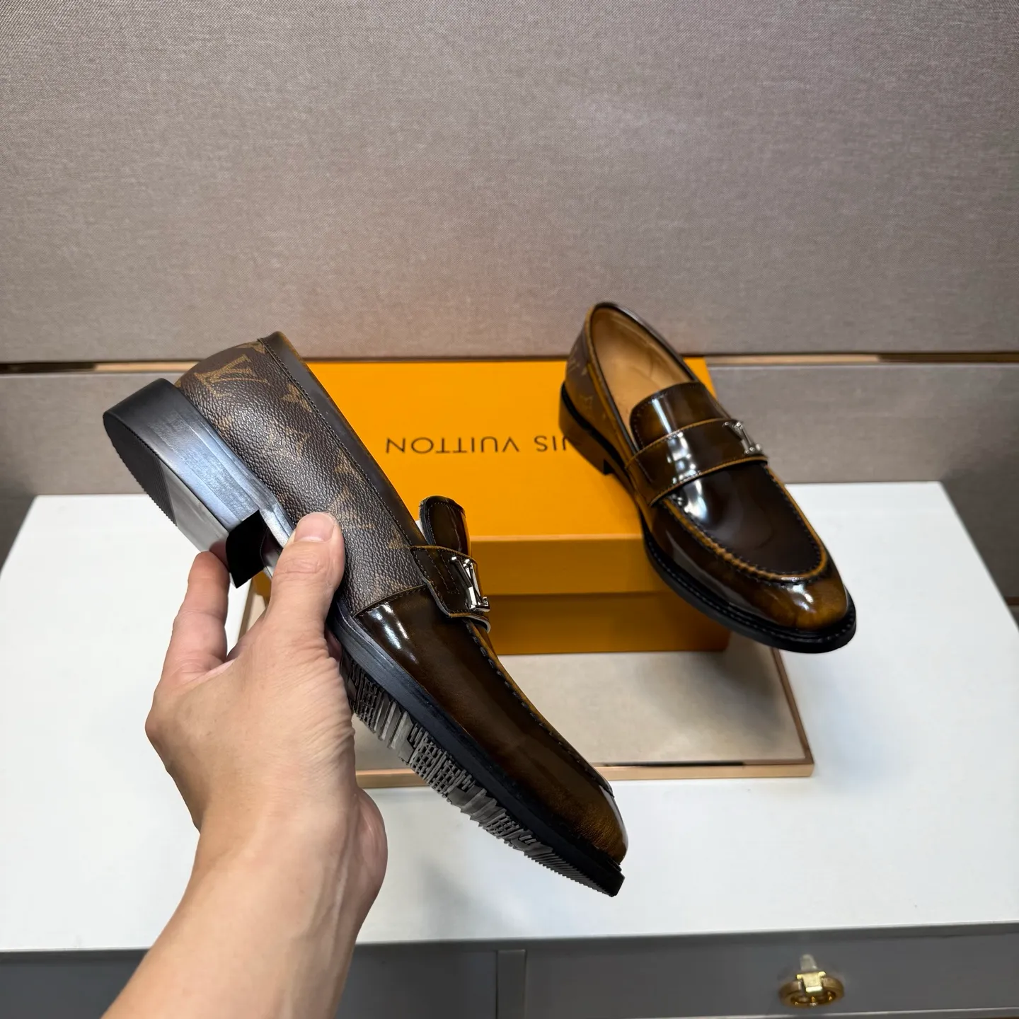 Men's men's shoes 💰pp462【LV～】Men's casual leather shoes 2025z cabinet sales simultaneously 🔶Size: 39-44#️⃣ 🔷2 colors🔜The upper is made of multi-material splicing➕Cow leather lining, comfortable and breathable, sole: original comfortable and wear-resistant outsole, ⚠️real thing📱photographed🎬real thing is better📢📢📢